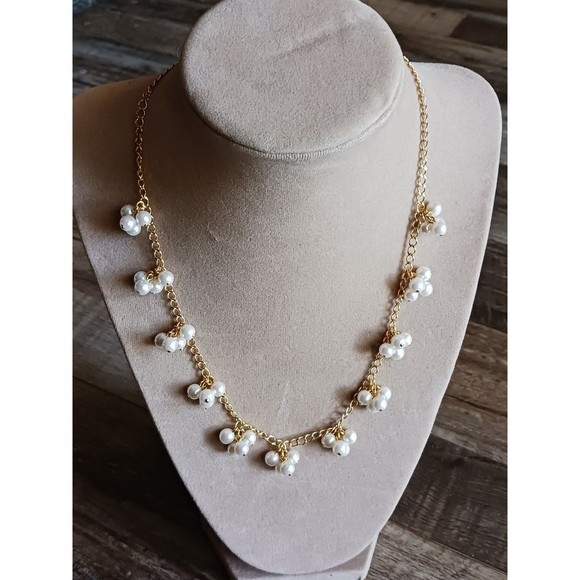 Avon Faux Pearl Cluster Necklace - Picture 1 of 6